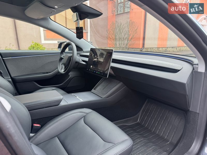 Седан Tesla Model 3 2024 в Стрые