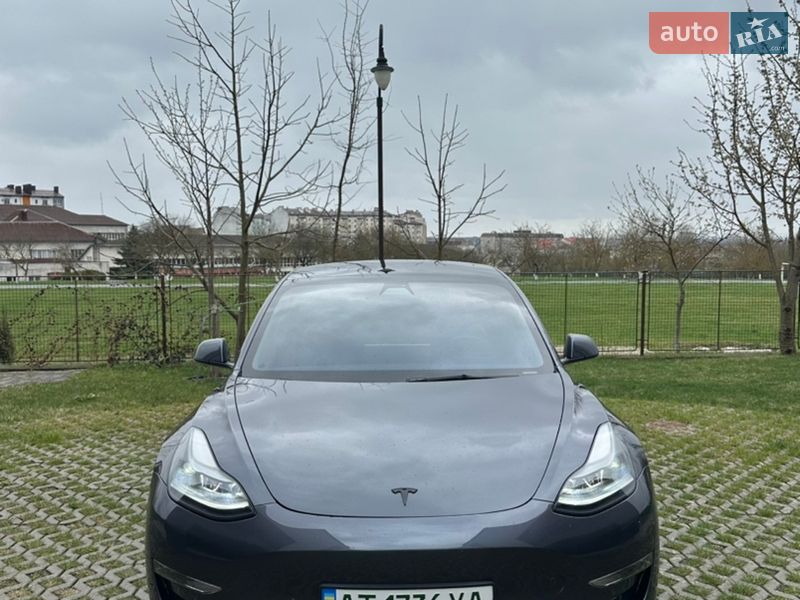 Седан Tesla Model 3 2022 в Ивано-Франковске