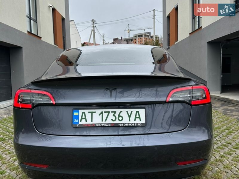 Седан Tesla Model 3 2022 в Ивано-Франковске
