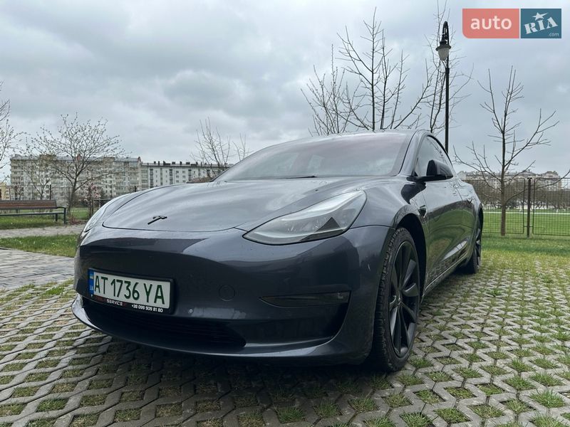 Седан Tesla Model 3 2022 в Ивано-Франковске
