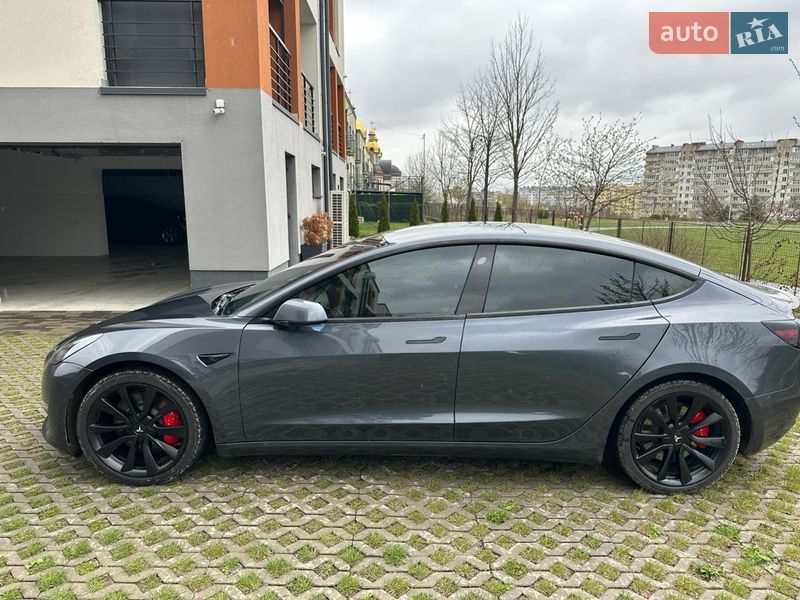 Седан Tesla Model 3 2022 в Ивано-Франковске