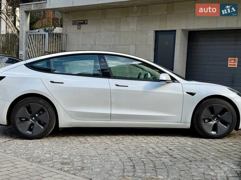 Седан Tesla Model 3 2022 в Львові