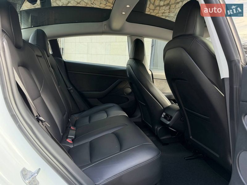 Седан Tesla Model 3 2022 в Львові