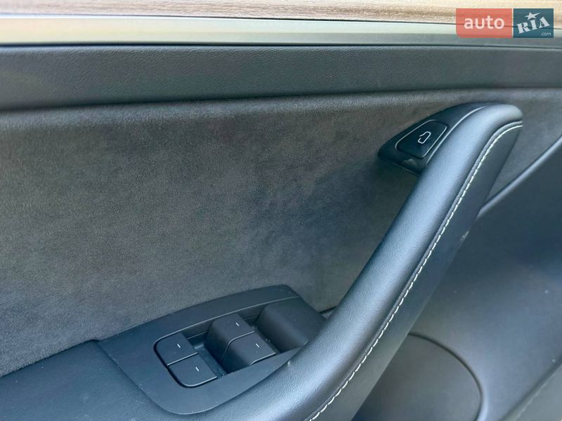 Седан Tesla Model 3 2022 в Львові