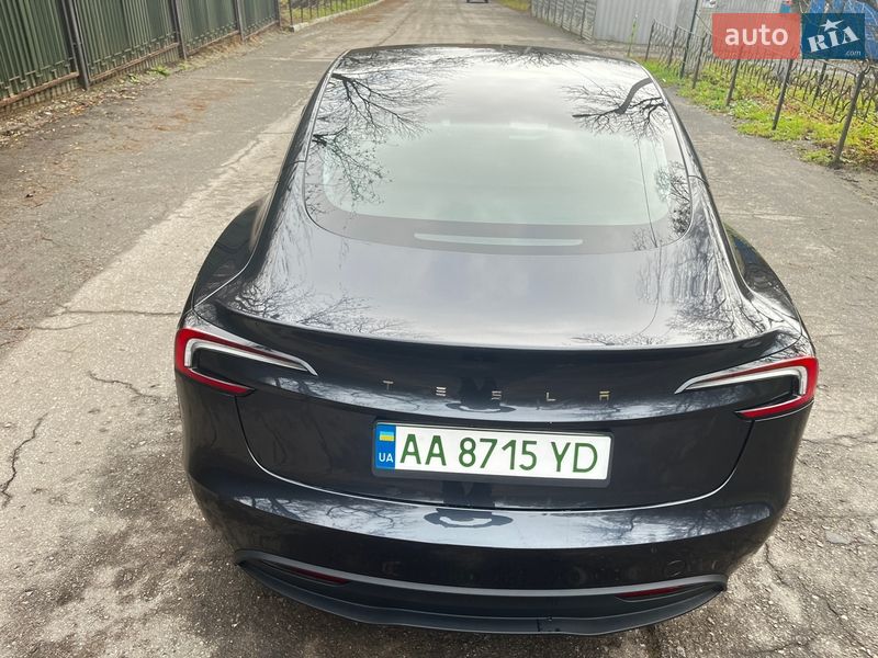Седан Tesla Model 3 2025 в Харкові