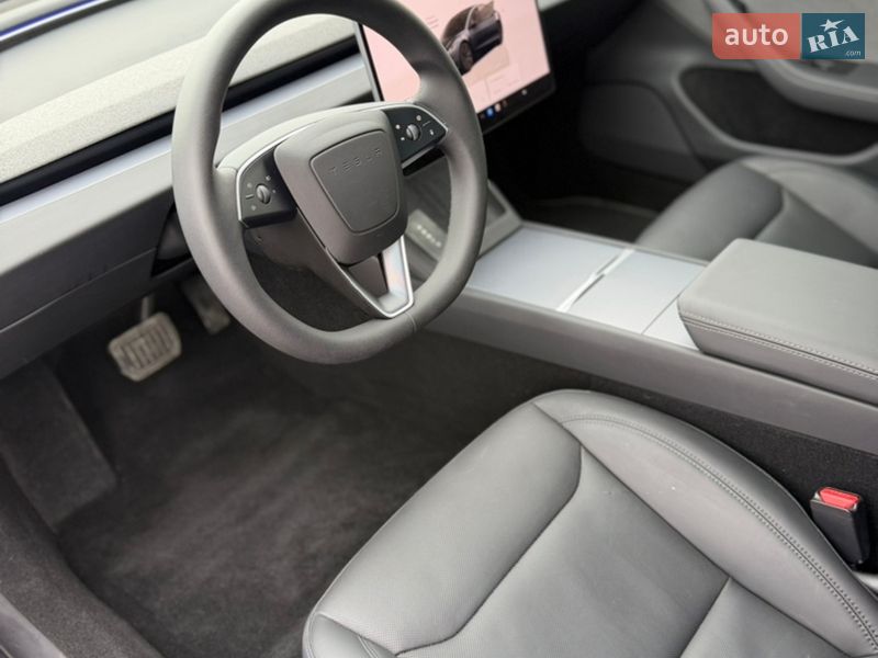 Седан Tesla Model 3 2025 в Киеве