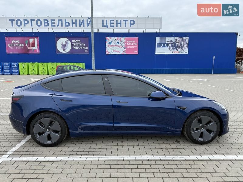 Седан Tesla Model 3 2022 в Львове