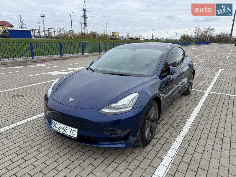 Седан Tesla Model 3 2022 в Львове