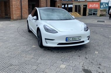 Седан Tesla Model 3 2023 в Буске