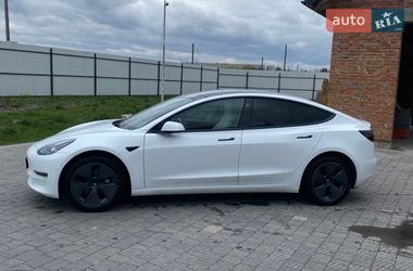 Седан Tesla Model 3 2023 в Буске