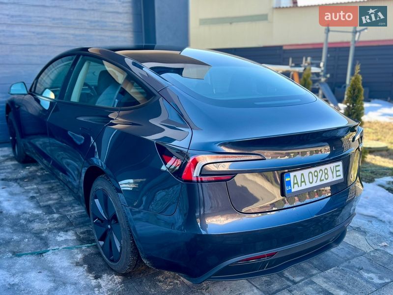 Седан Tesla Model 3 2025 в Києві