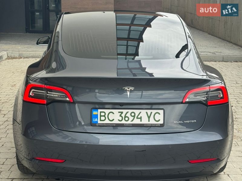 Седан Tesla Model 3 2020 в Сокалі