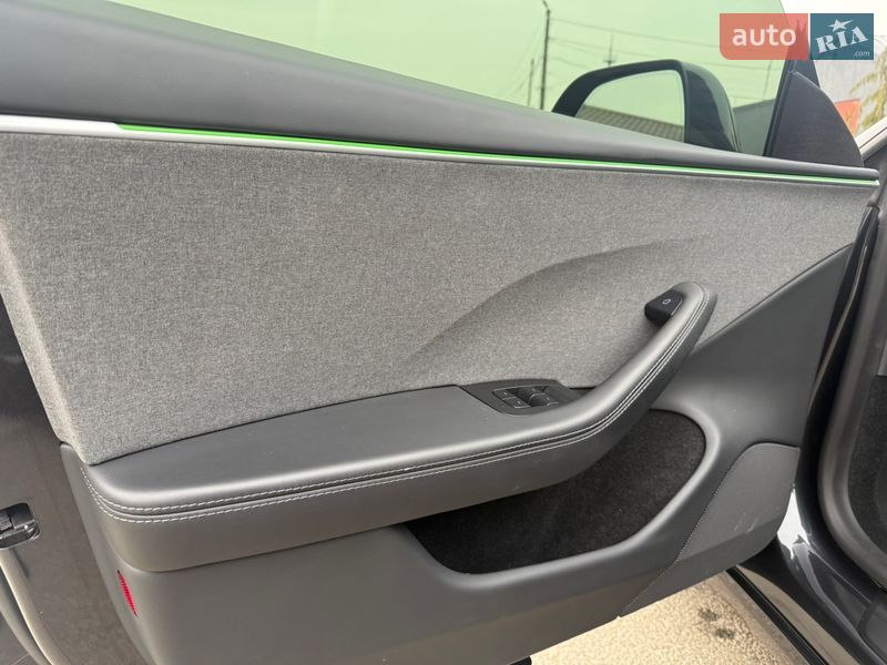 Седан Tesla Model 3 2024 в Днепре