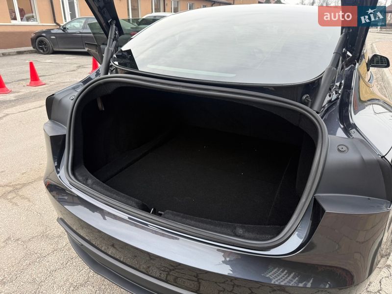 Седан Tesla Model 3 2024 в Днепре