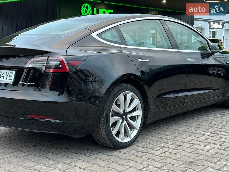 Седан Tesla Model 3 2020 в Киеве