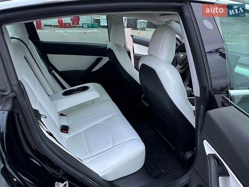 Седан Tesla Model 3 2020 в Киеве