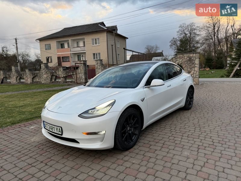 Седан Tesla Model 3 2019 в Калуше