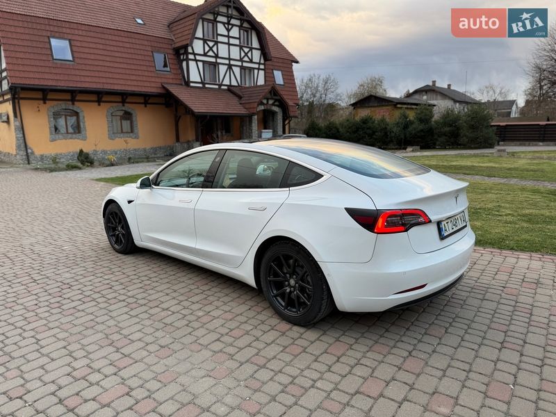 Седан Tesla Model 3 2019 в Калуше