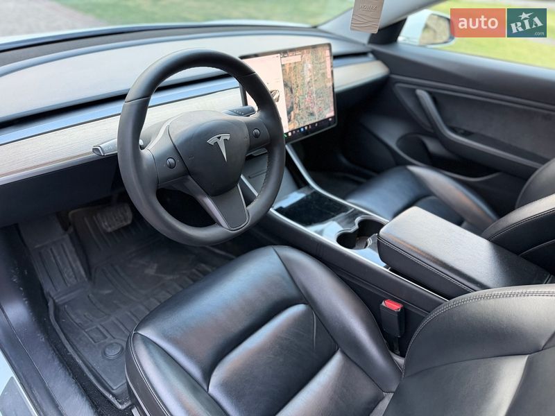 Седан Tesla Model 3 2019 в Калуше