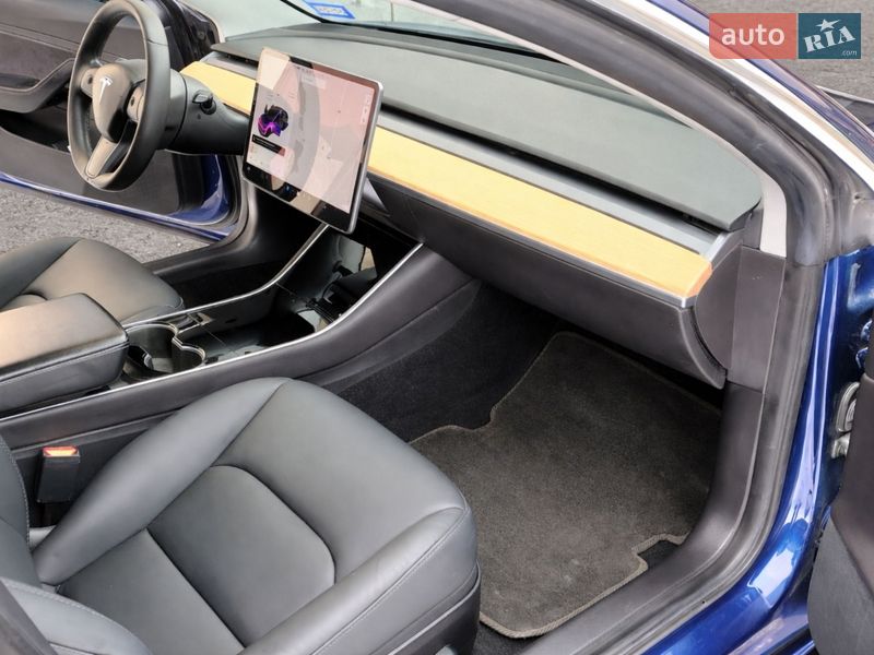 Седан Tesla Model 3 2019 в Киеве