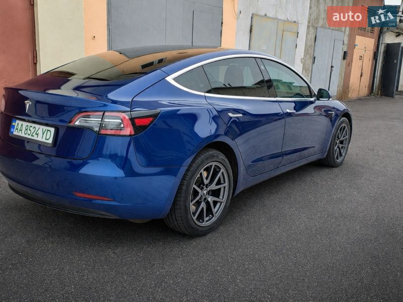Седан Tesla Model 3 2019 в Киеве