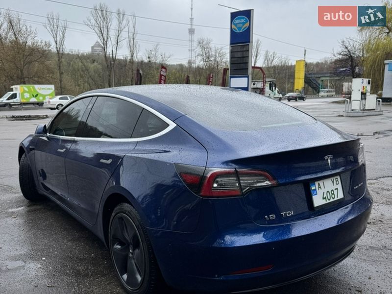 Седан Tesla Model 3 2019 в Києві