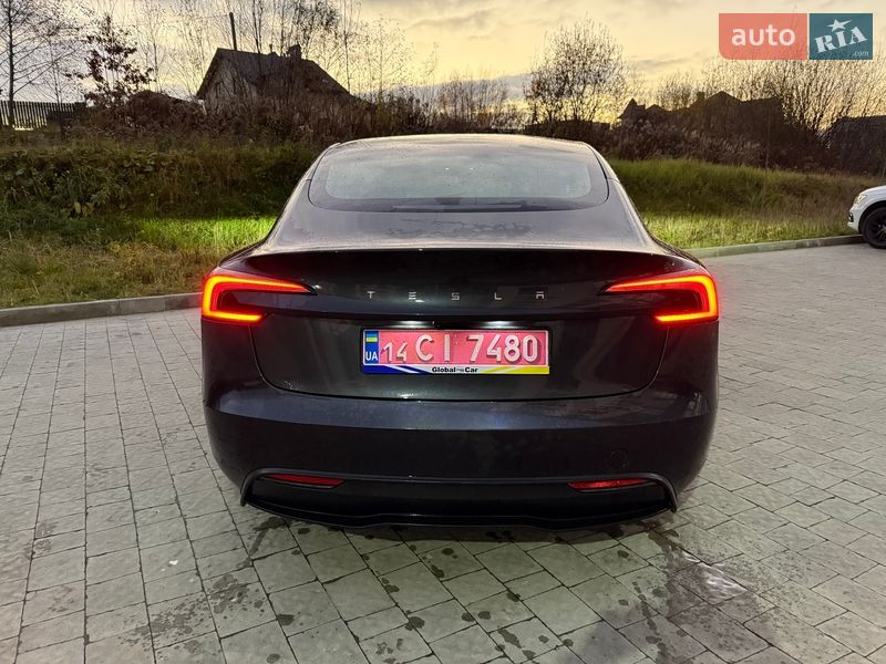 Седан Tesla Model 3 2024 в Львове