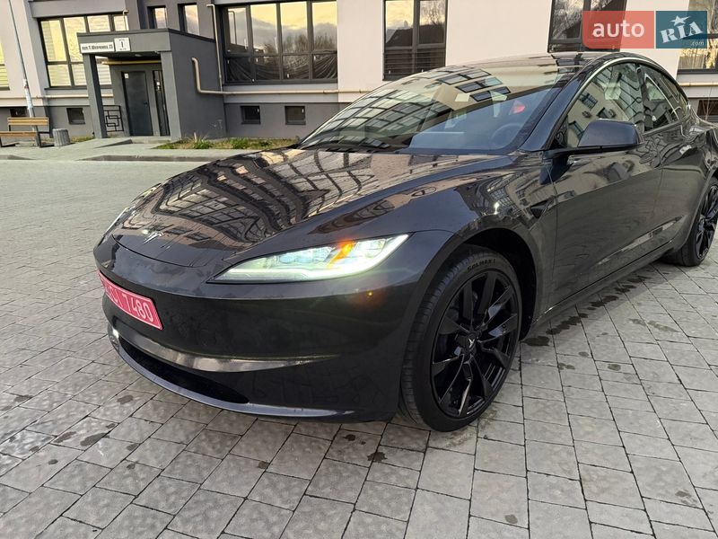 Седан Tesla Model 3 2024 в Львове