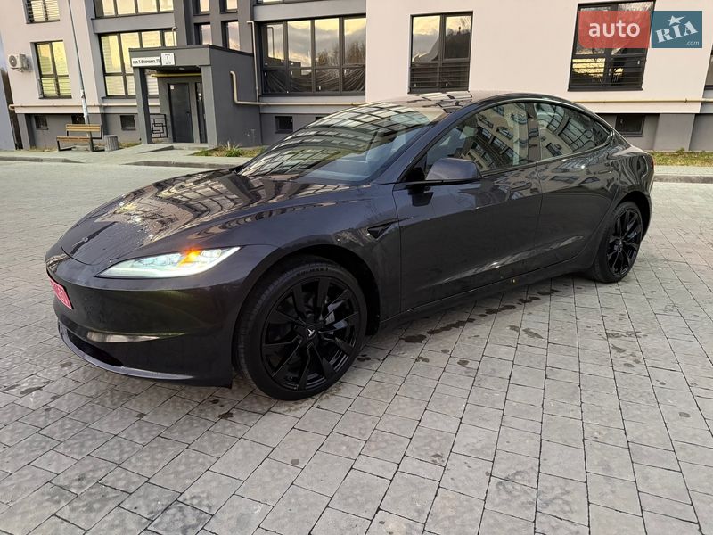 Седан Tesla Model 3 2024 в Львове