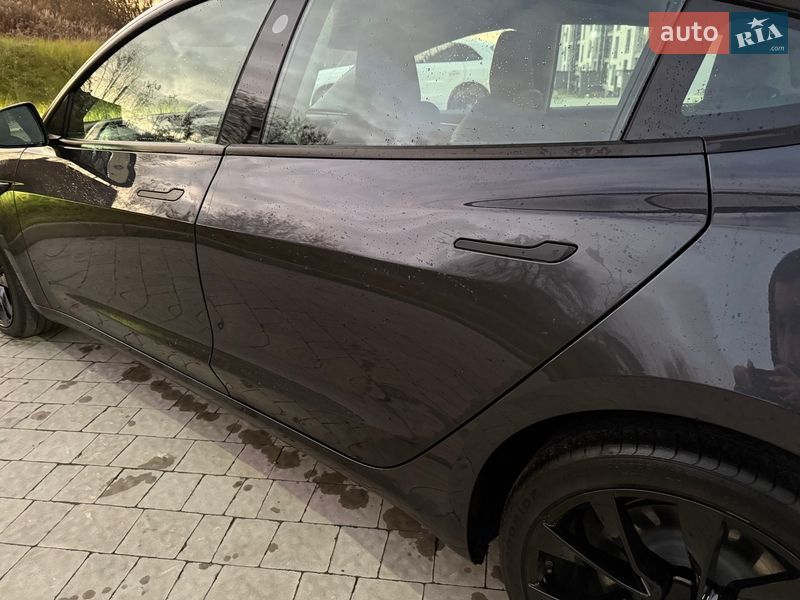 Седан Tesla Model 3 2024 в Львове