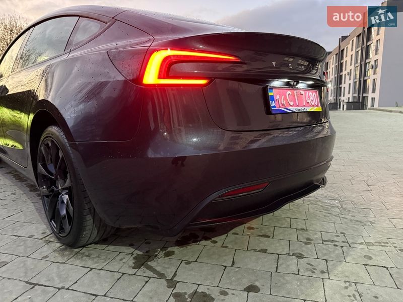 Седан Tesla Model 3 2024 в Львове