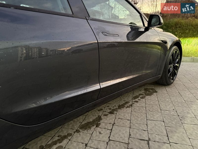 Седан Tesla Model 3 2024 в Львове