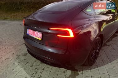 Седан Tesla Model 3 2024 в Львове