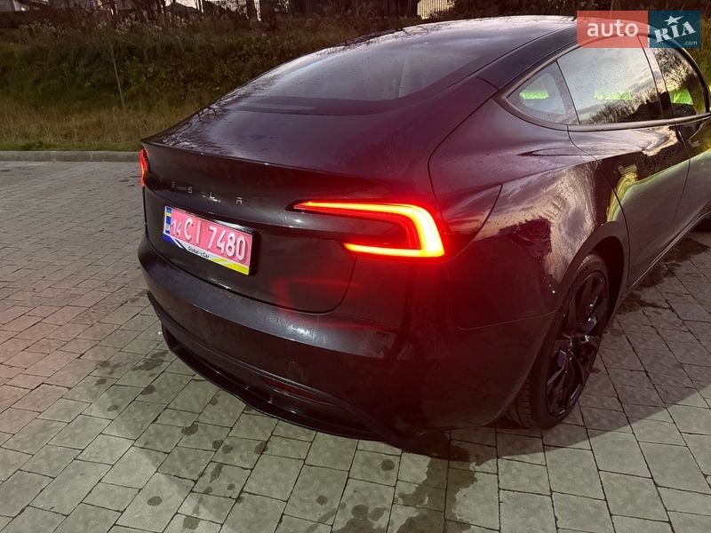 Седан Tesla Model 3 2024 в Львове