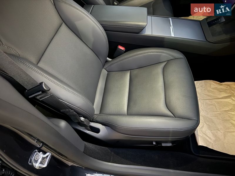 Седан Tesla Model 3 2024 в Львове
