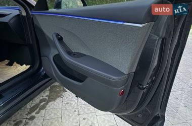 Седан Tesla Model 3 2024 в Львове
