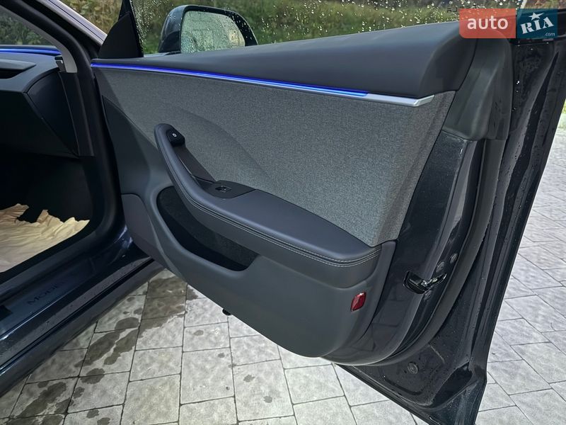 Седан Tesla Model 3 2024 в Львове