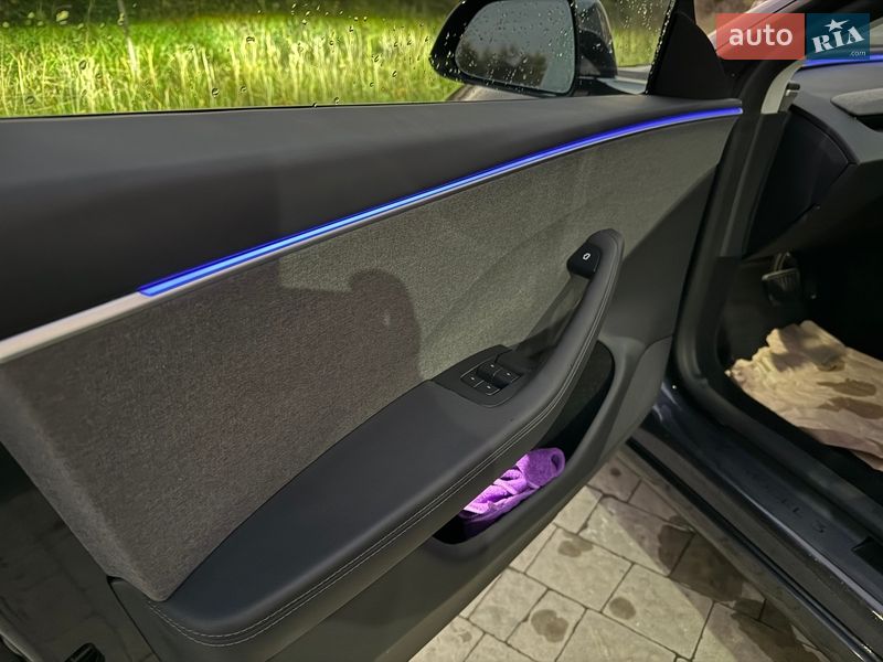 Седан Tesla Model 3 2024 в Львове