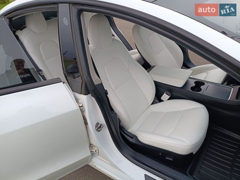 Седан Tesla Model 3 2022 в Кривому Розі