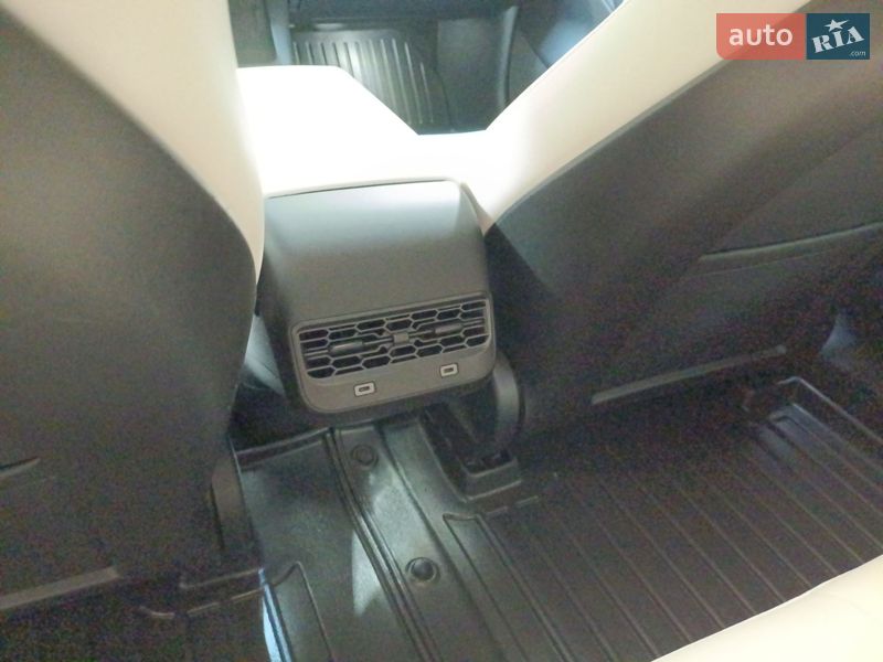 Седан Tesla Model 3 2022 в Кривому Розі