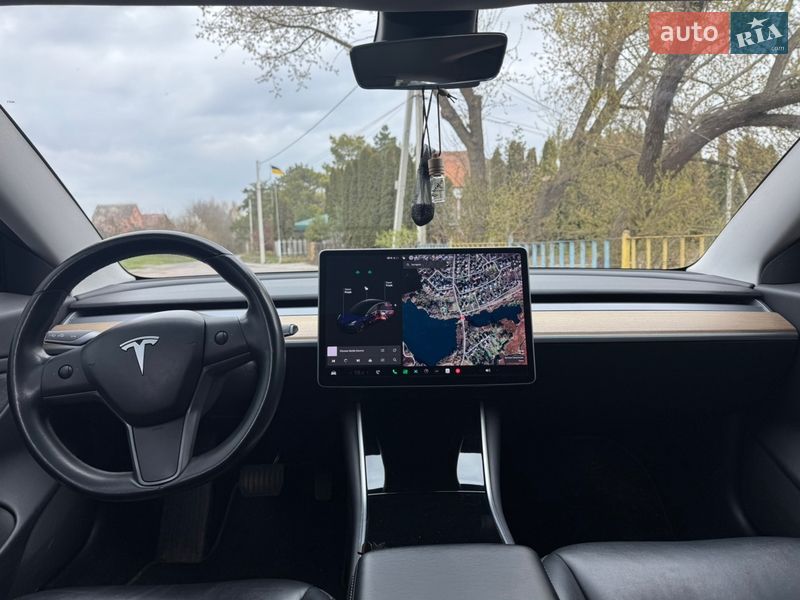 Седан Tesla Model 3 2018 в Ровно