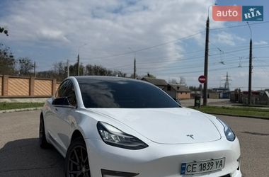 Седан Tesla Model 3 2020 в Чернівцях