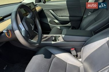 Седан Tesla Model 3 2020 в Черновцах