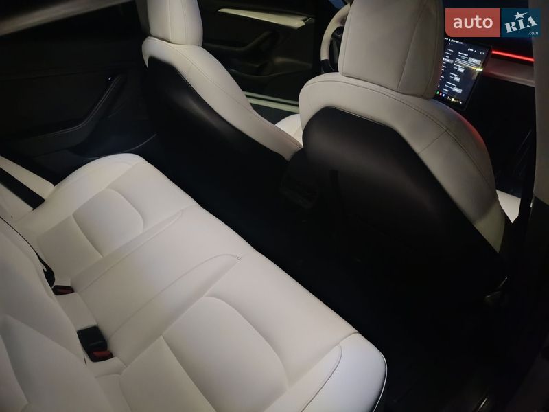 Седан Tesla Model 3 2022 в Кривому Розі