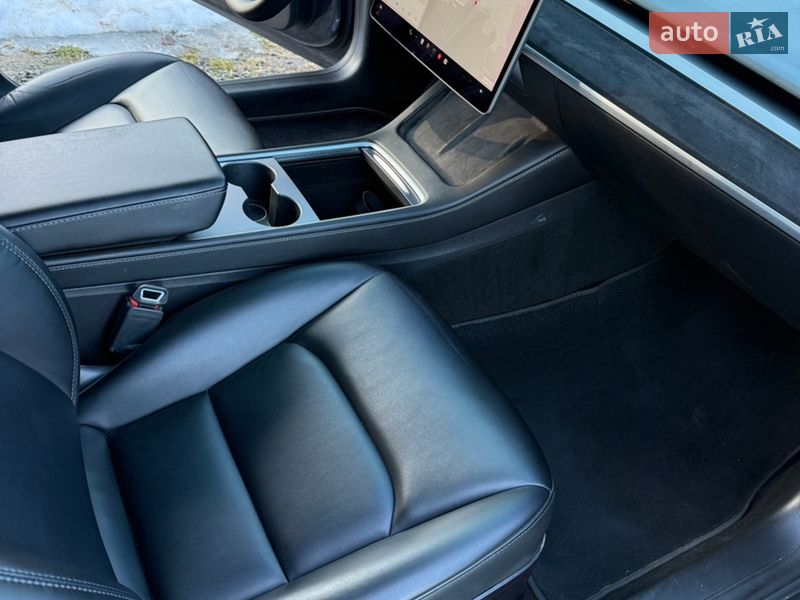 Седан Tesla Model 3 2021 в Рава-Русской