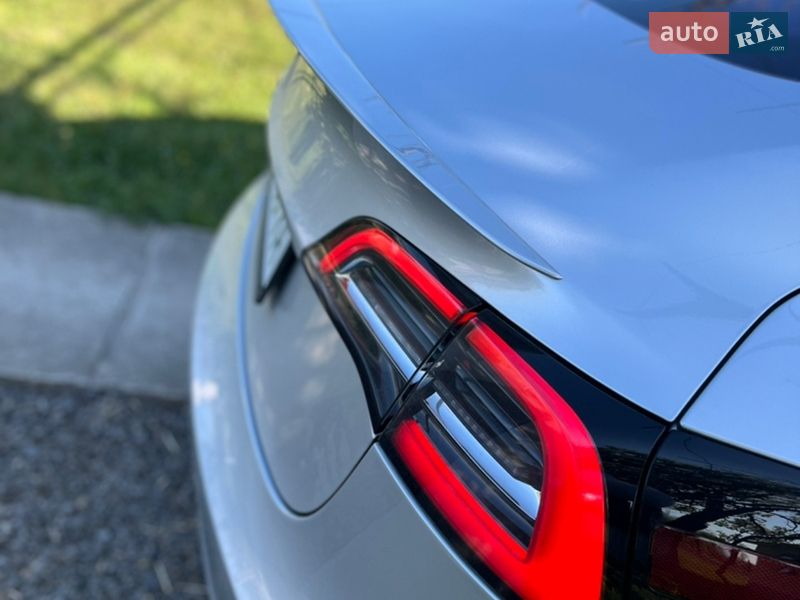 Седан Tesla Model 3 2018 в Ужгороді