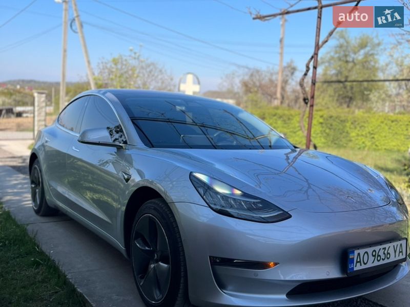 Седан Tesla Model 3 2018 в Ужгороді