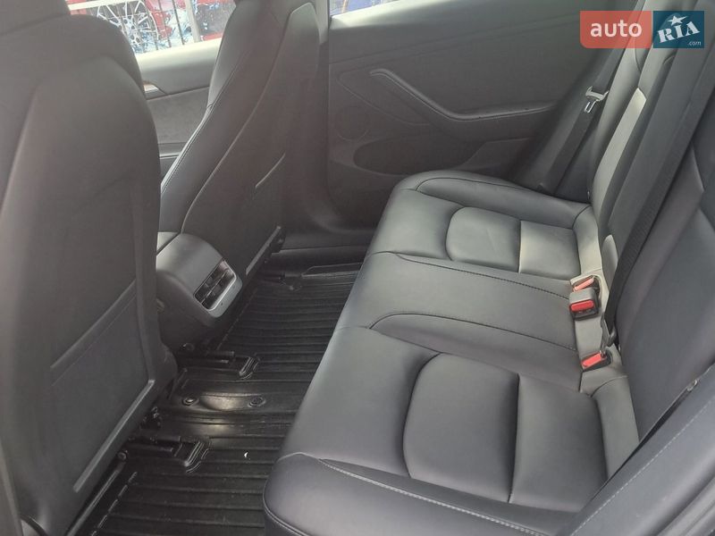 Седан Tesla Model 3 2022 в Днепре