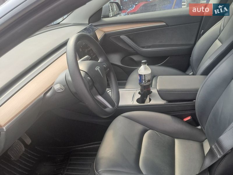 Седан Tesla Model 3 2022 в Днепре