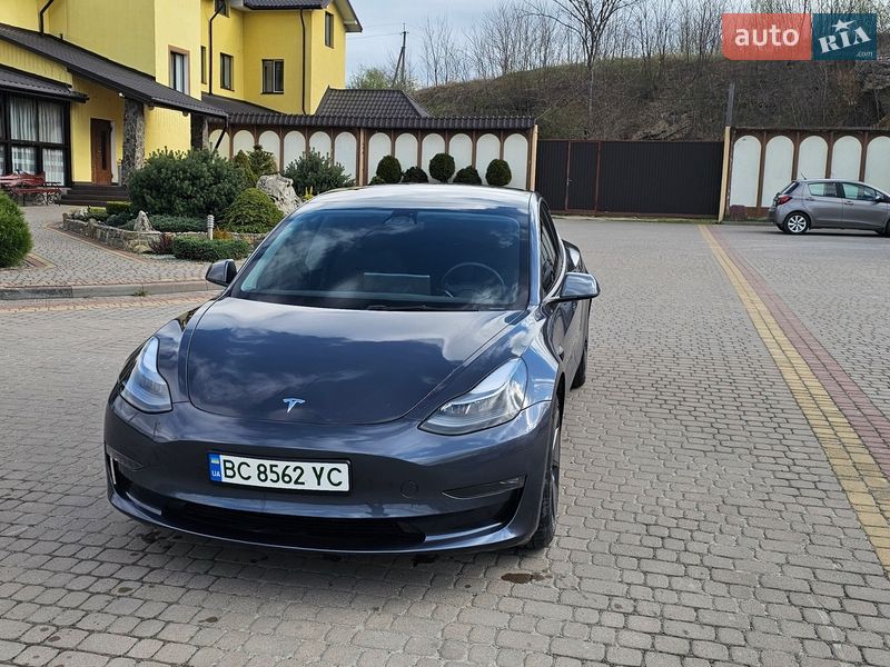 Седан Tesla Model 3 2023 в Львові